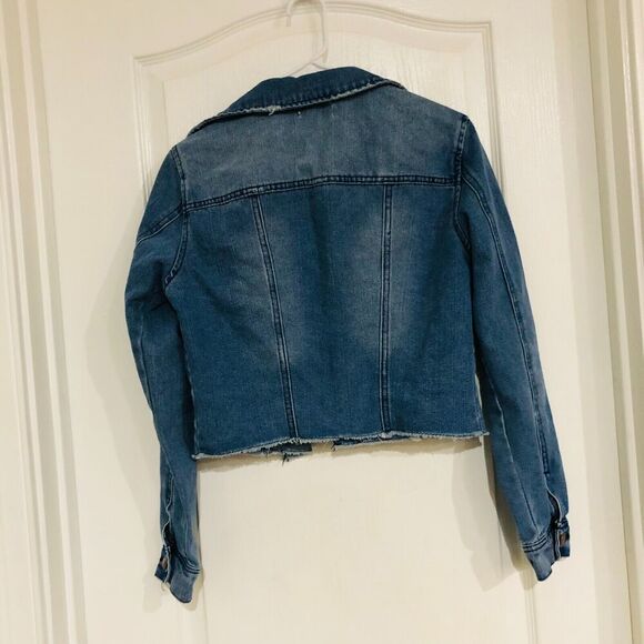 Fashion Nova Womens Denim Jacket Distressed Cut Raw‎ Hem Front Pockets Medium - Picture 6 of 6